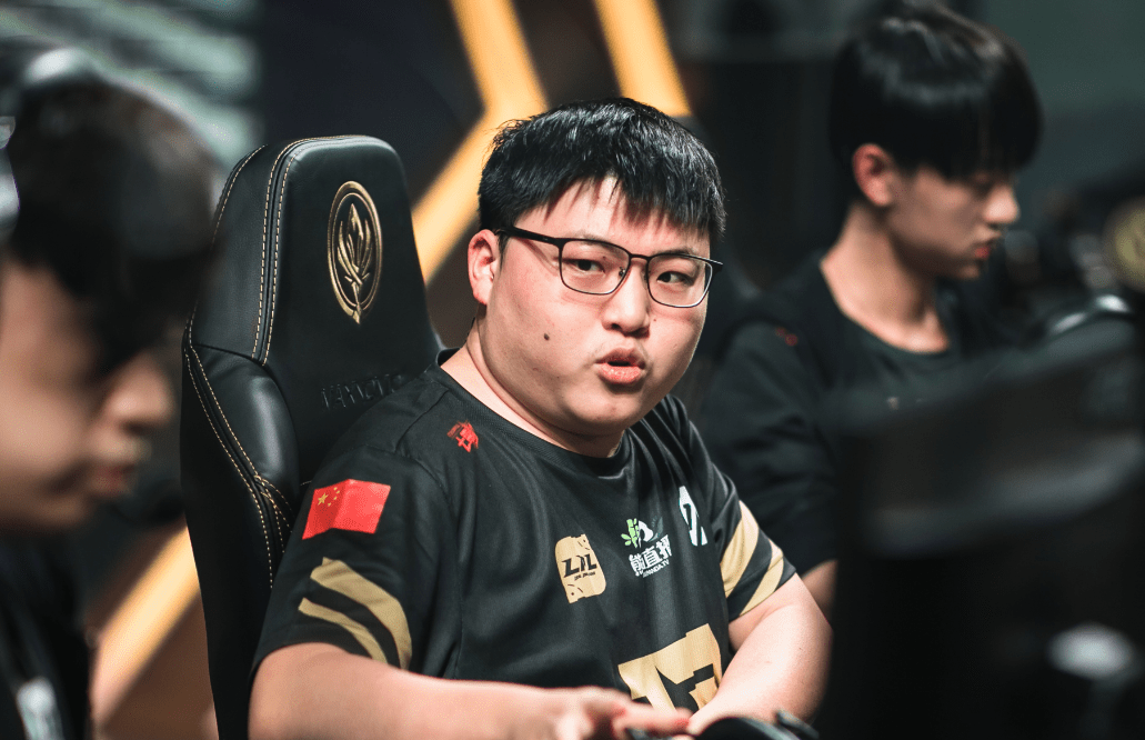 关于Uzi回归赛场,赛况扑朔迷离首场状态亮眼,MAD观众沸腾!的信息 关于Uzi回归赛场,赛况扑朔迷离首场状态亮眼,MAD观众沸腾!的信息