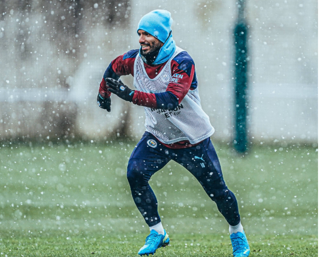 关于广州队训练开放日,清晨豪取连胜引欢呼,欧冠在即,年轻球员得到机会的信息 关于广州队训练开放日,清晨豪取连胜引欢呼,欧冠在即,年轻球员得到机会的信息