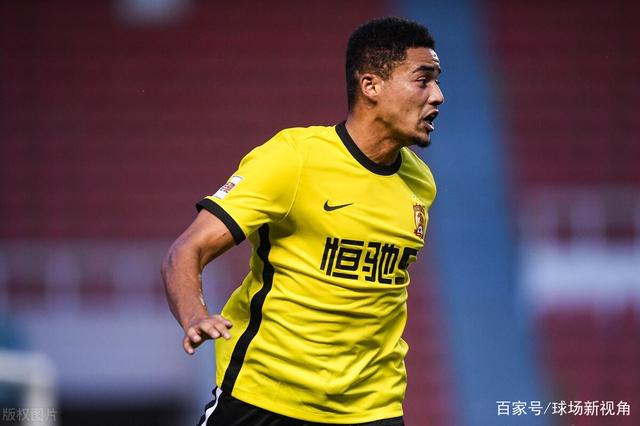 关于今夜成都蓉城调整名单以备法国杯；防线松动环节打磨；质疑声仍在；年轻球员得到机会的信息